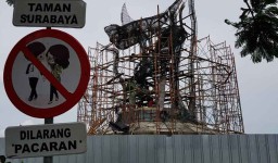 Foto: Kapan Patung Suro Boyo  Super Gede di Pesisir Bulak ini Rampung?