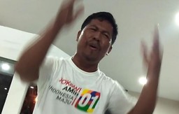 Djalal Si Tukang Pijat Meninggalkan Probowo