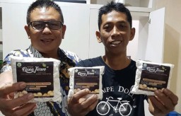 Hebat! Tempe Bang Jarwo Dolly 'Terbang' ke Belanda