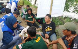Laga Persebaya Vs Arema, di Luar Stadion GBT Ricuh