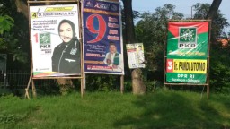 Masa Tenang Pemilu 2019 Bertabur Baliho Caleg dan Parpol, Oh Mengapa?