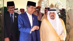 Pergi Umrah, Presiden Jokowi Bertemu Raja Salman di Arab Saudi