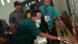 Pakai Masker, 7 Pasien Gangguan Jiwa dan Napza RSJ Menur Mencoblos