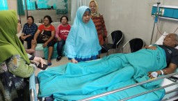 Diduga Kelelahan, Petugas Pemilu di Surabaya ini Operasi Ambeien