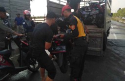 Surabaya Barat Terendam Banjir, Pemkot Siagakan Truk Pengangkut Motor
