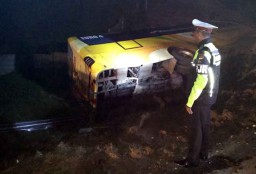 Bus Pahala Kencana Tabrak Truk Boks di Tol Ngawi, 5 Penumpang Luka