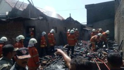 Dua Rumah di Surabaya Ludes Terbakar