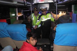 Polisi di Probolinggo Razia Angkutan Umum Antisipasi People Power