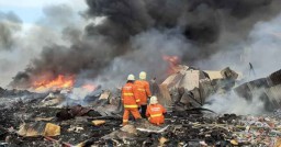Gudang Rongsokan di Surabaya Terbakar, 20 Mobil Pemadam Dikerahkan