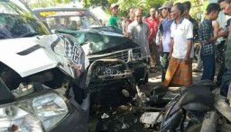 Pikap Seruduk Motor dan Mobil di Probolinggo, 3 Orang Terluka