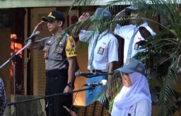 Pimpin Upacara di SMA Surabaya, Polisi ini Minta Pelajar Jauhi Narkoba