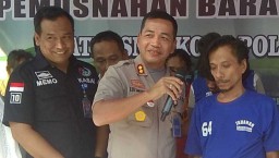 HUT Bhayangkara, Polisi Musnahkan 12 Kilogram Ganja di Surabaya