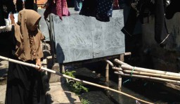 Waduh! Warga masih BAB dan Buang Sampah di Sungai Probolinggo