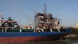 2 ABK Terluka dalam Kebakaran KM Persada 10 di Pelabuhan Tanjung Perak