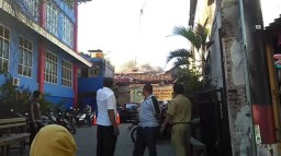 Kebakaran di Dekat Kantor PMK Pasar Turi Surabaya