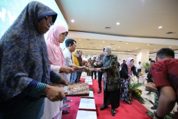 Wali Kota Risma Beri Bantuan Dana bagi Korban Kebakaran di Margorukun