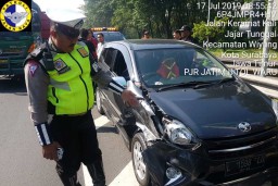 Tiga Kendaraan Terlibat Tabrakan Beruntun di Tol Waru