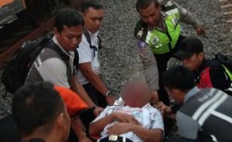 Tabrakan Truk dan Kereta di Buntaran Tandes Surabaya, 4 Orang Terluka