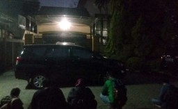 Rumah Sespri Era Gubernur Jatim Soekarwo Digeledah KPK