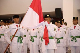 Kukuhkan Paskibraka Banyuwangi, Bupati Anas: Kalian Anak-anak Terpilih
