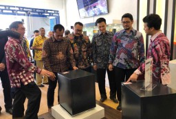 Wagub Emil Resmikan Show Room Indosan Berkat Bersama di Surabaya