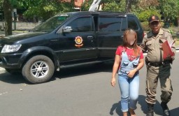 Satpol PP Amankan Seorang Pemandu Lagu di Bawah Umur di Tulungagung