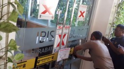 Langgar Izin, Hotel Ibis Budget di Surabaya Barat Disegel Satpol PP