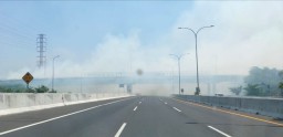 Penampakan Jalan Tol Berasap di Porong