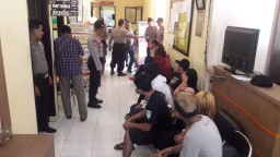 Lima Pasangan Bukan Suami Istri Terjaring Razia di Kamar Kos