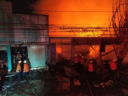 Gudang Kayu dan 1 Mobil Pikap di Tambak Mayor Surabaya Ludes Terbakar