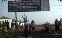 Warga di Probolinggo Pasang Banner Tolak Faham Syiah