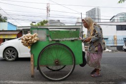 Uang Rp 45 Ribu Hasil Jualannya Dicuri, Mbah Hawati Tak Lapor Polisi