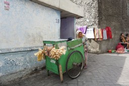 Usia Senja Masih Jualan, Mbah Hawati Tidak Tersentuh Pemerintah?