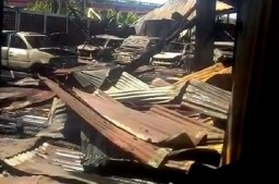 Terbakarnya Pasar Beras Bendul Merisi Hanguskan 10 Mobil, Milik Siapa?