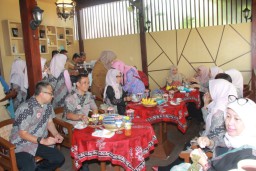 Majukan Industri Kerajinan, Dekranasda Bandung Kunjungi Banyuwangi