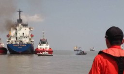 KM Tanto Ceria Terbakar di Pelabuhan Gresik