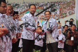 Majukan Pendidikan di Ponorogo, Bupati Ipong Raih Dwija Praja Nugraha