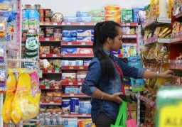 Bu Risma, Banyak Izin Toko Moderen di Surabaya Habis