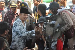 Cara Unik Bupati Nur Arifin Ajak Masyarakat Trenggalek Jaga Kebersihan