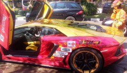 Mobil Lamborghini Terbakar di Jalan Mayjend Sungkono Surabaya