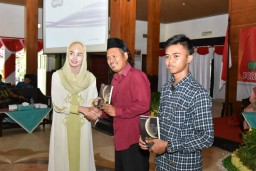 Istri Bupati Trenggalek Dukung Program One Pesantren One Product
