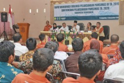 Cara Bupati Nur Arifin Tingkatkan Cakupan Air Bersih di Trenggalek
