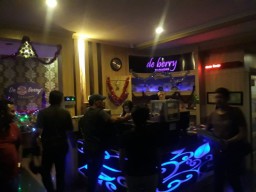 Diduga Sediakan Asusila, Karaoke De Berry Surabaya Digerebek