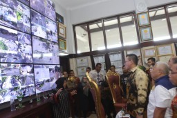 Bertemu Wali Kota Risma, DPRD Jakarta: Kami Ingin Sesukses Surabaya