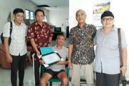PWI Jatim Bari Penghargaan dan Tali Asih untuk Tiga Wartawan Senior