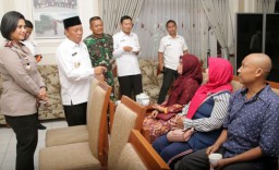 Bupati Fadeli Video Call dengan Mahasiswa Lamongan di Wuhan China