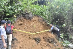Polisi Tutup Puluhan Lubang Galian Emas Ilegal di Gunung Pongkor Jabar