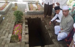 Foto: Liang Lahat Makam Gus Solah Dipersiapkan
