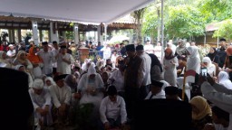 Ini Deretan Tokoh dalam Prosesi Pemakaman Gus Solah
