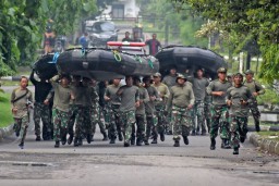 Foto: Serunya Lomba Dayung Prajurit Yontaifib 2 Marinir